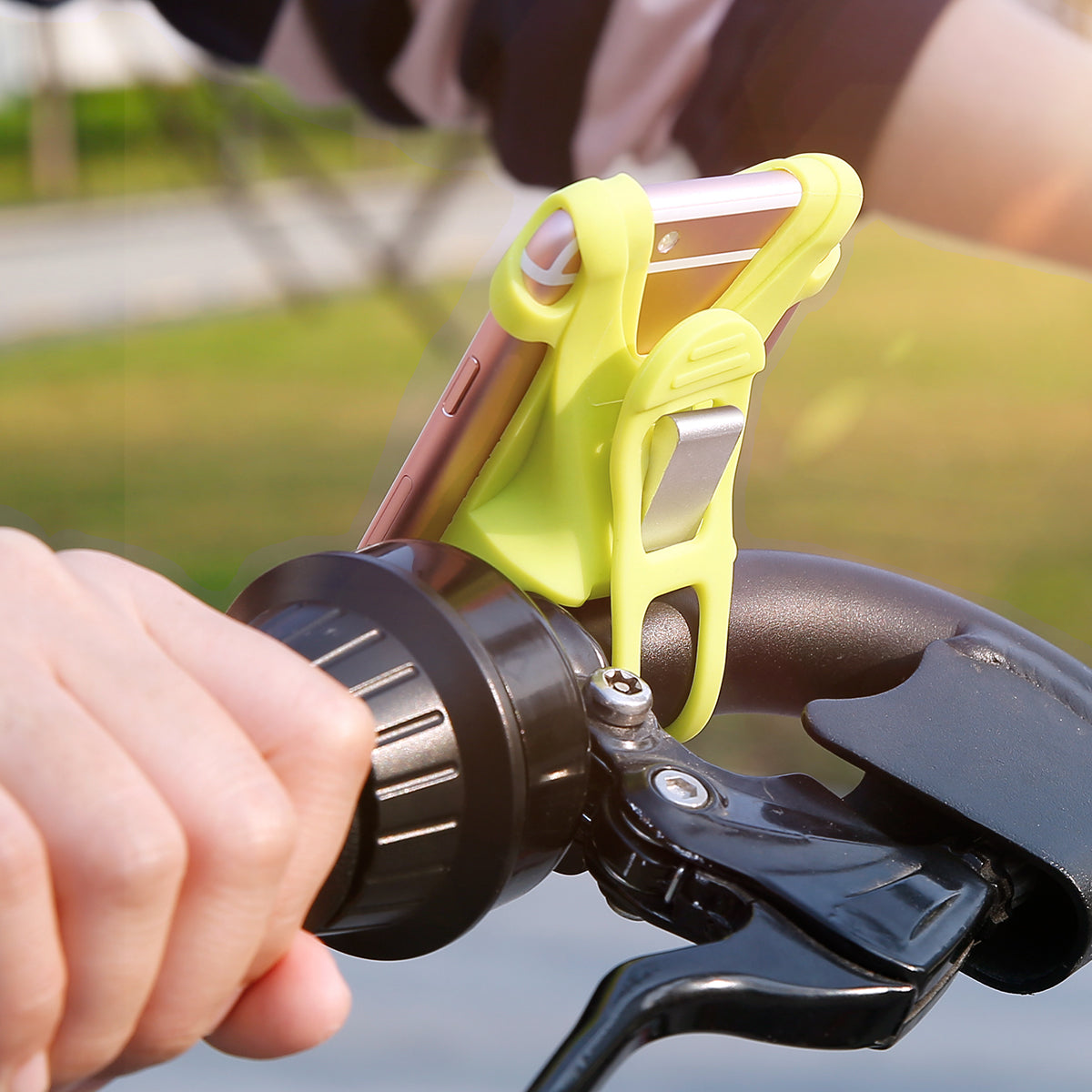 MountGrip — Elastic Smartphone Holder for Bike